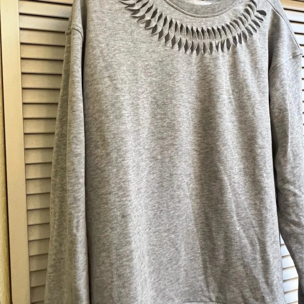 Victoria Sport Sweatshirt Sz M